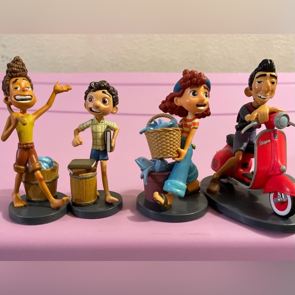 4 piece Luca figurine set - Picture 2 of 4